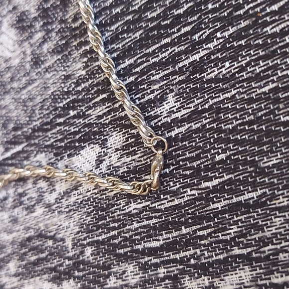 SILVER TONE CHAIN NECKLACE! - Picture 2 of 3